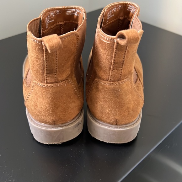 Cat and Jack Girls Boots Size 13C. Brown. - Picture 2 of 4